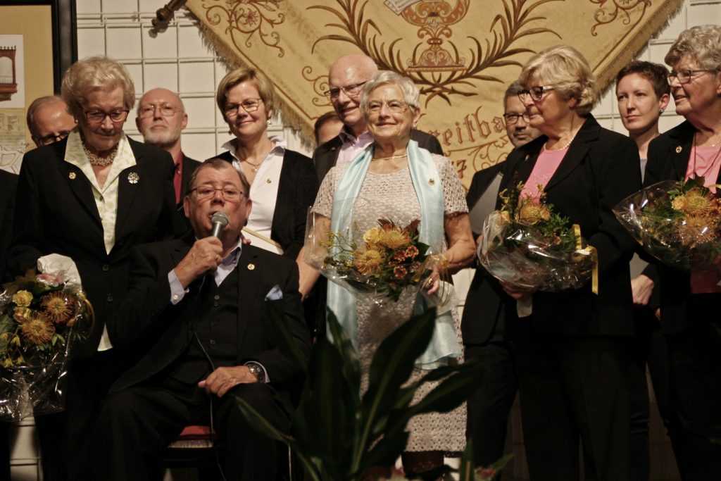 Für 75 Jahre Chormitgliedschaft im Kirchenchor Waldbreitbach wurde Franz Josef „Musje“ Hertling geehrt.